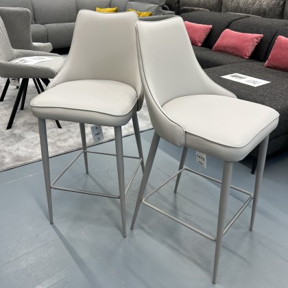 2 x Bontempi Casa Clara low barstools - TR516T faux leather 2 x Bontempi Casa Clara low barstools - TR516T faux leather