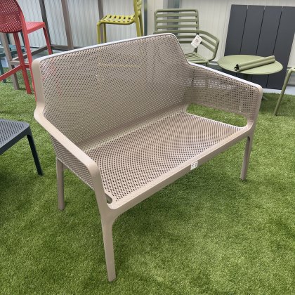 1 x Nardi Net bench in Tortora (damaged) 1 x Nardi Net bench in Tortora (damaged)