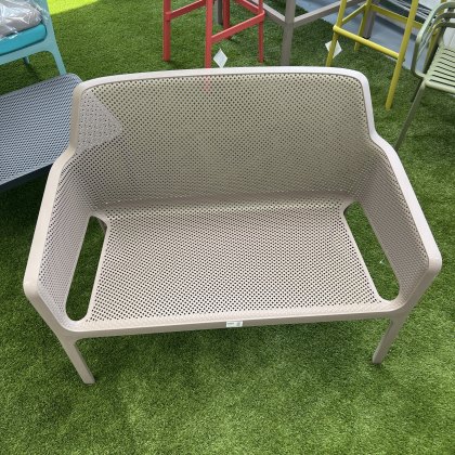 1 x Nardi Net bench in Tortora (damaged) 1 x Nardi Net bench in Tortora (damaged)