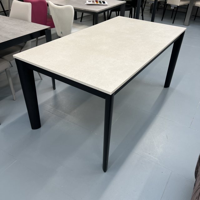 Connubia Calligaris Connubia Calligaris extending Lord table 160-220 x 85 with melamine top & ash smoke legs