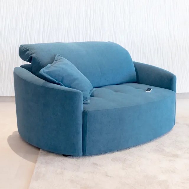 Fama Paradis Moon pullout armchair