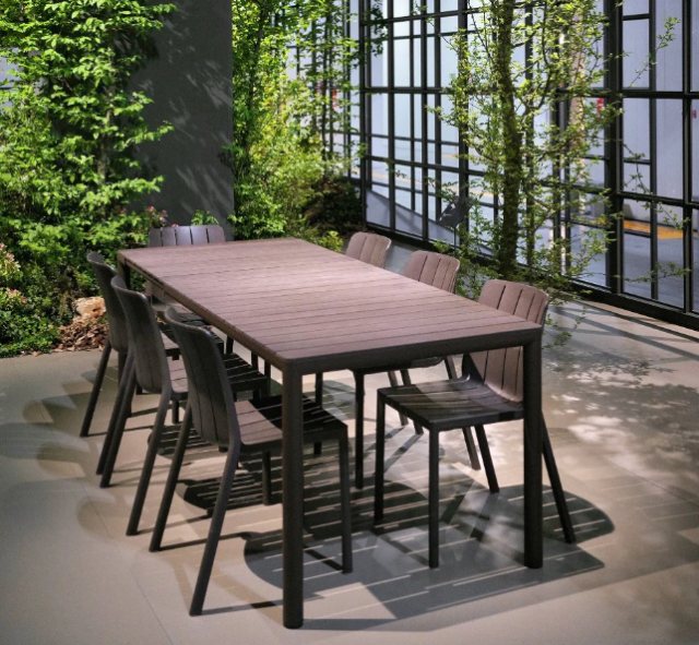 Nardi Tevere compact outdoor extending dining table