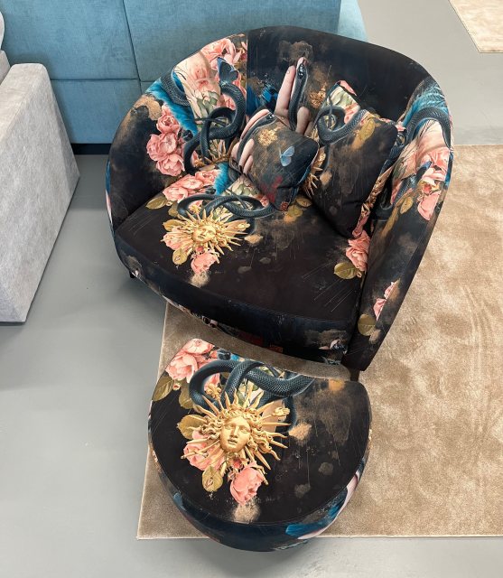 Clearance fama snuggle chair